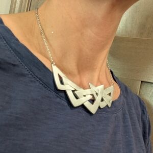 BOLD SILVERTONE NECKLACE modern matte